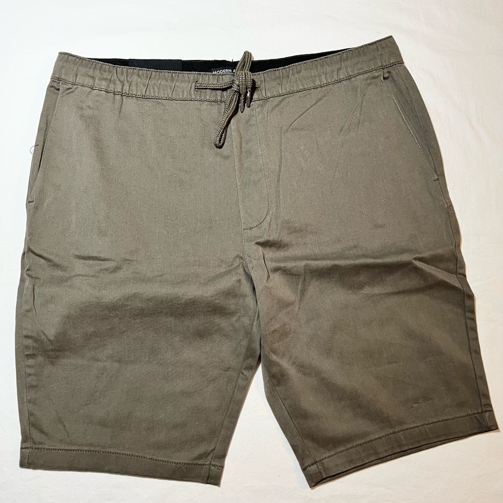 Modern American Lockdown Shorts Army green size Large